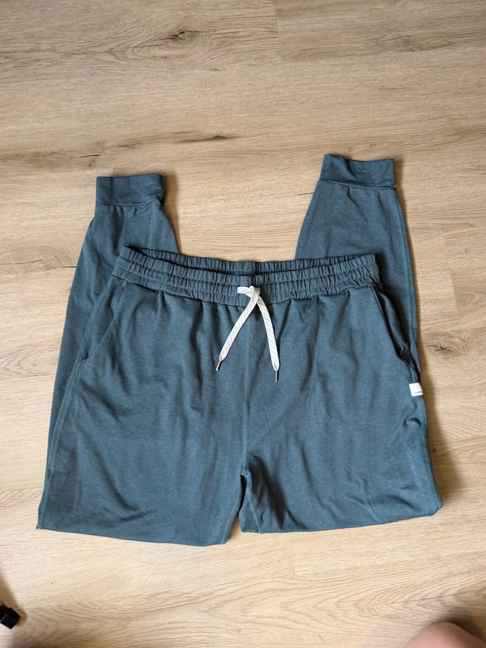 Vuori performance joggers